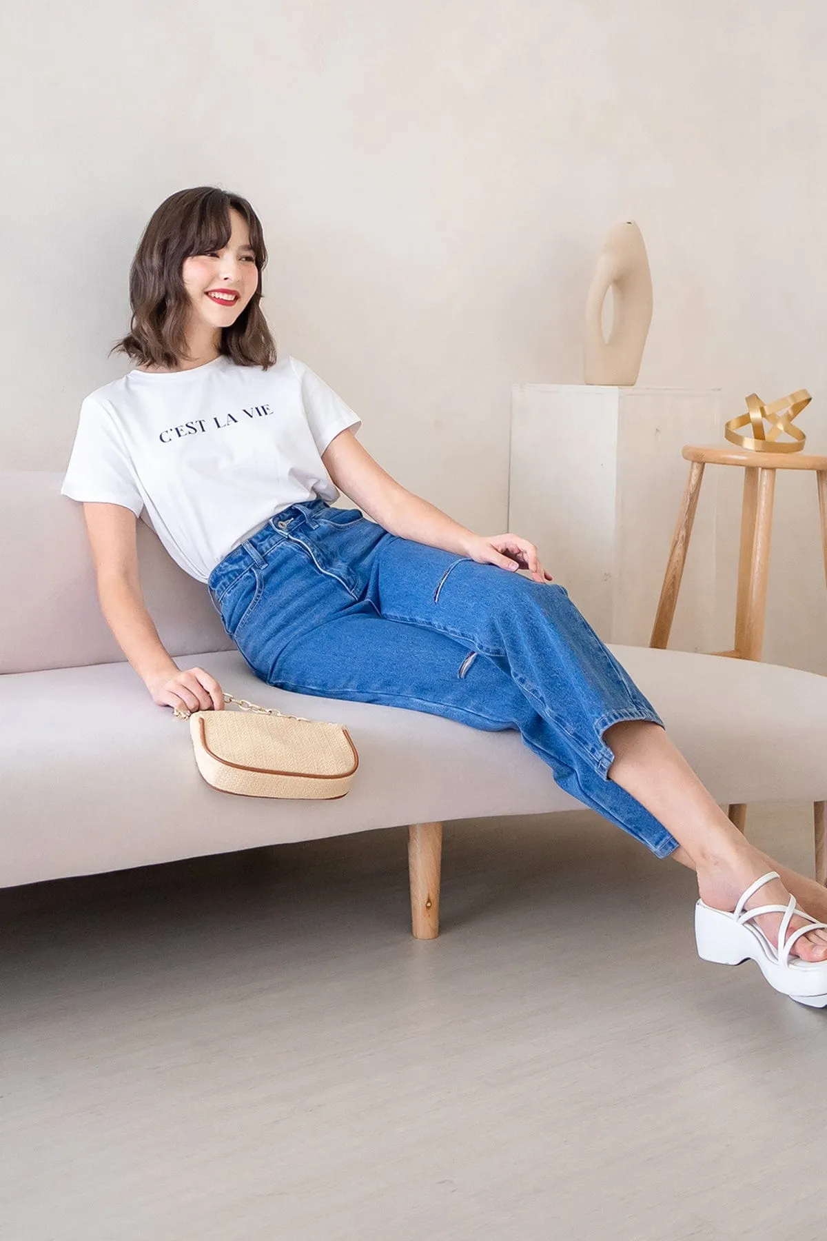 CEST LA VIE QUOTES TEE IN WHITE