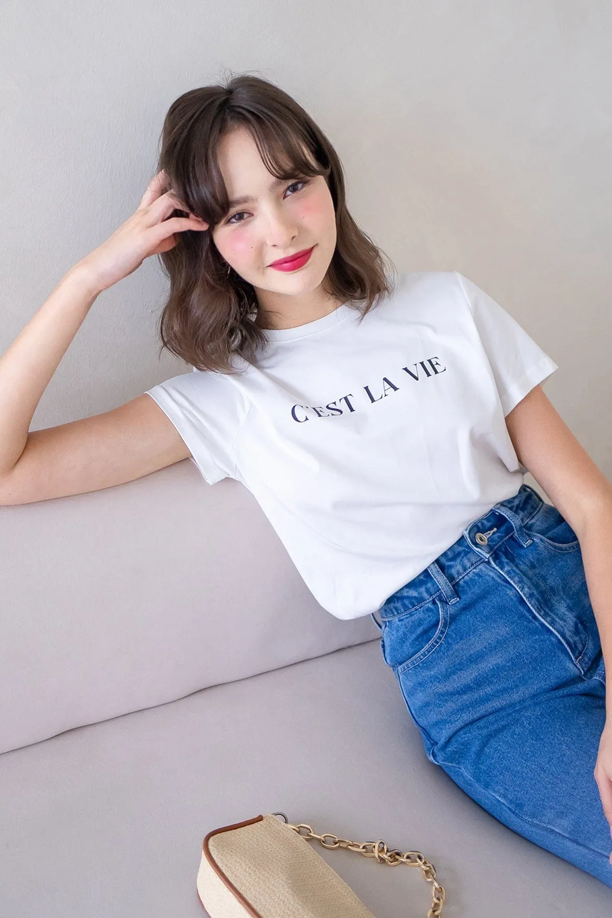 CEST LA VIE QUOTES TEE IN WHITE