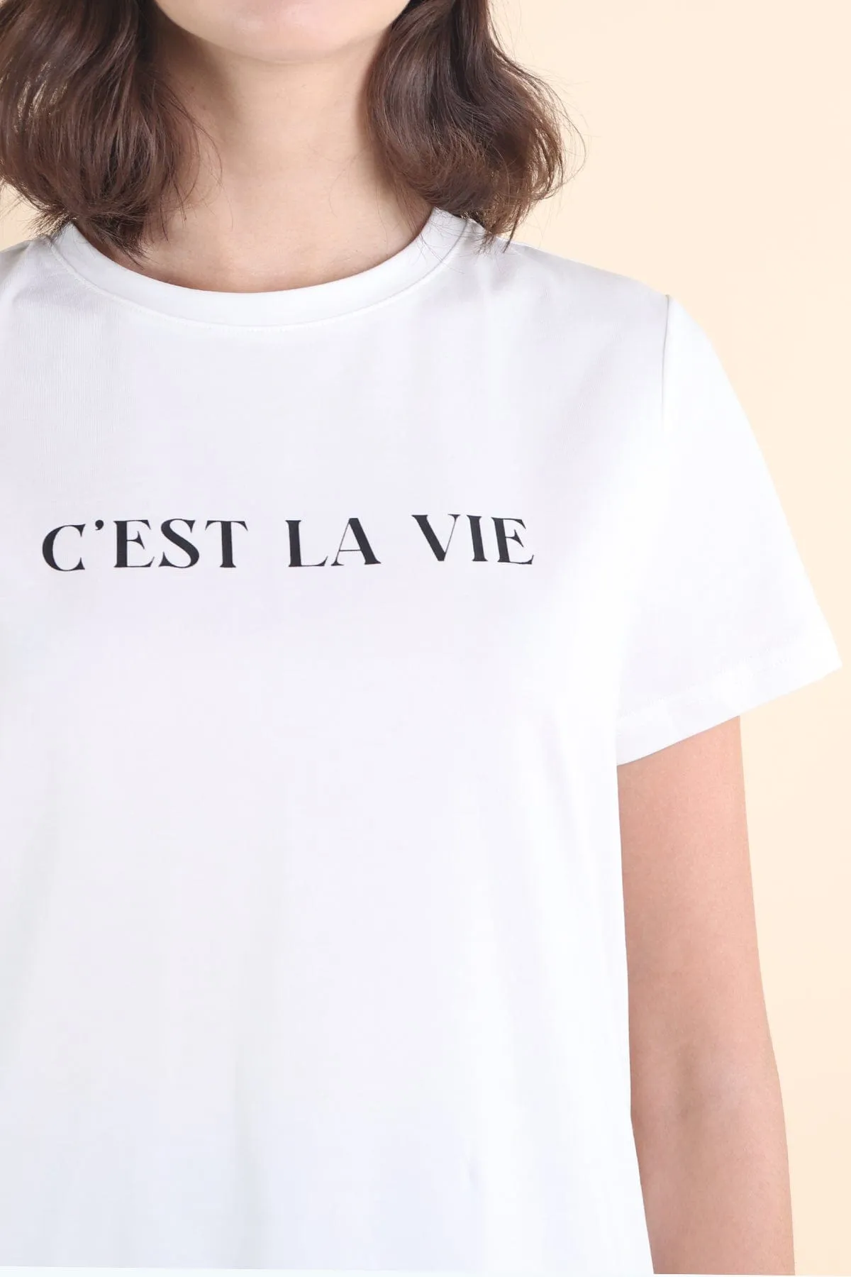 CEST LA VIE QUOTES TEE IN WHITE