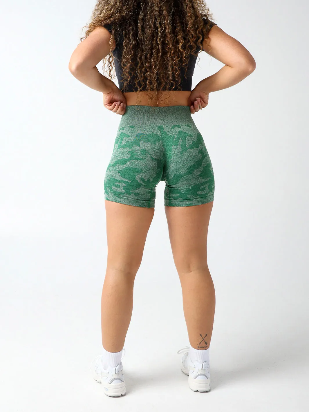 Seamless Mid-length Camo Shorts