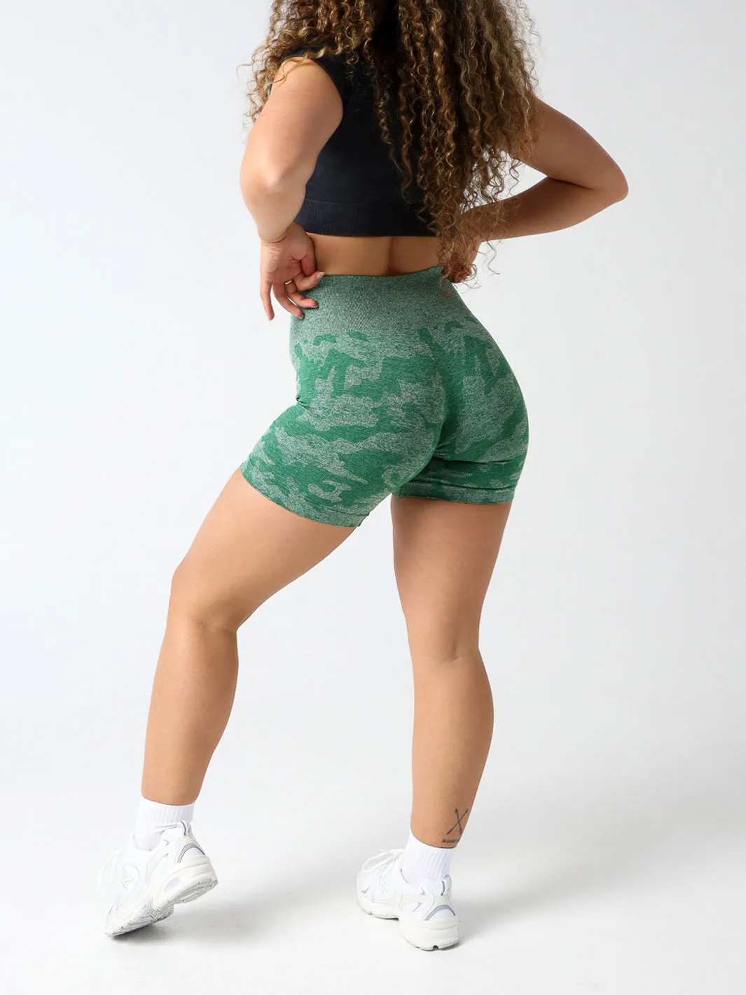 Seamless Mid-length Camo Shorts